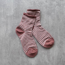 Load image into Gallery viewer, Picnic Mid Crew Socks: Pink
